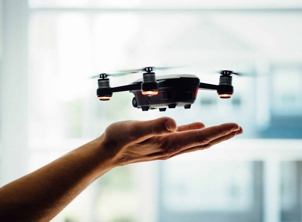Techniques de pilotage de drones pour la cartographie et le suivi environnemental